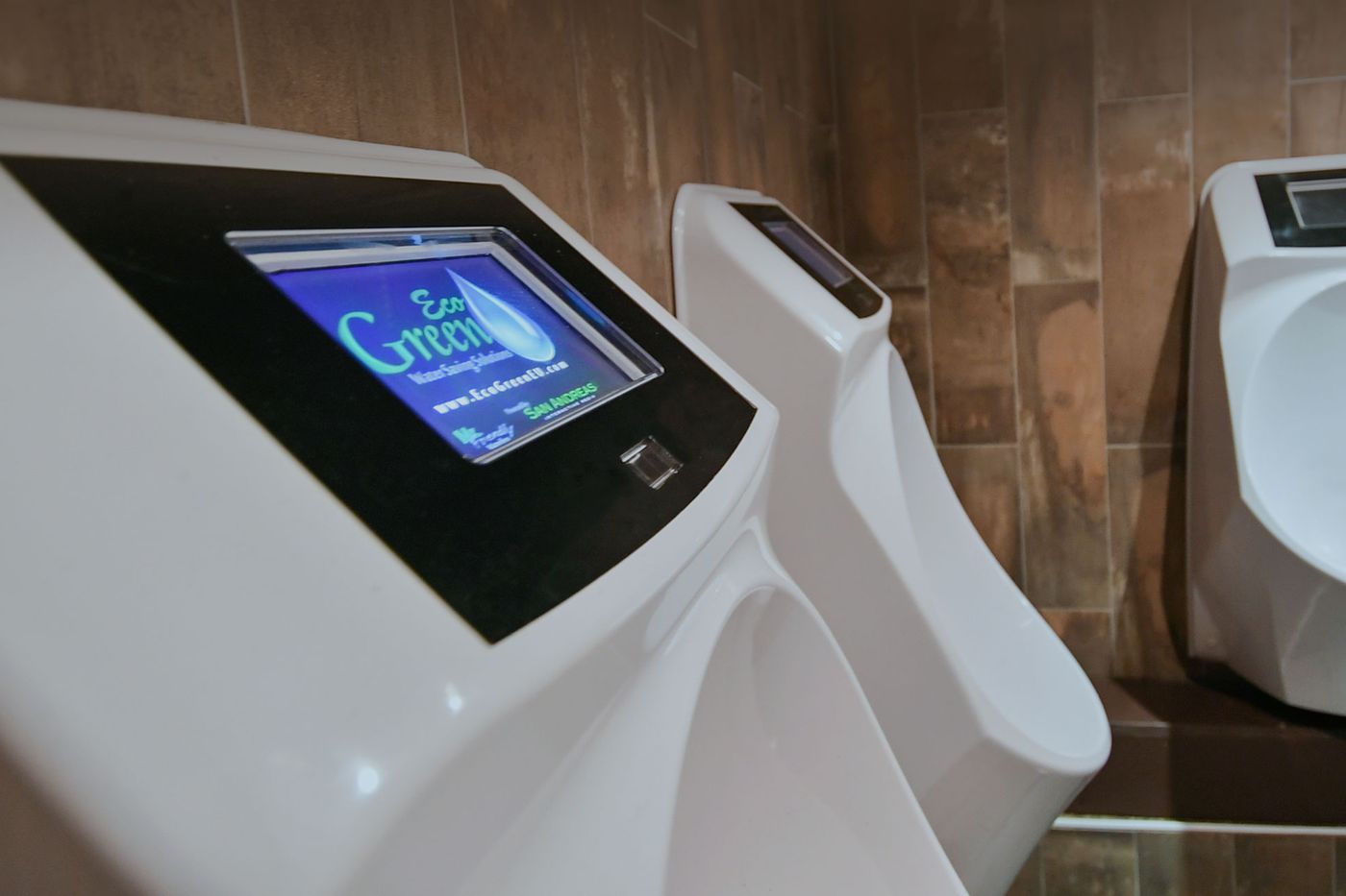 HOME_HEADER2_MrFriendly_urinoir_def.0